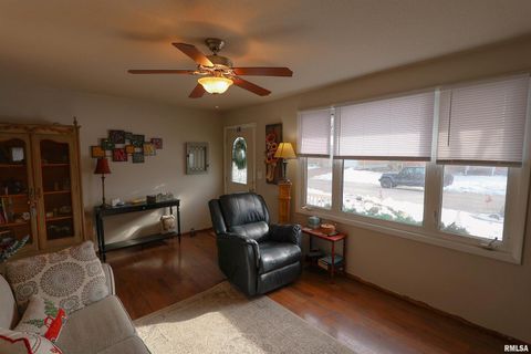 Tiny photo for 1603 Gary Grove Grv, Quincy, IL 62305 (MLS # QC4269966)