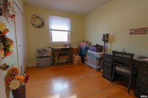 Tiny photo for 1603 Gary Grove Grv, Quincy, IL 62305 (MLS # QC4269966)