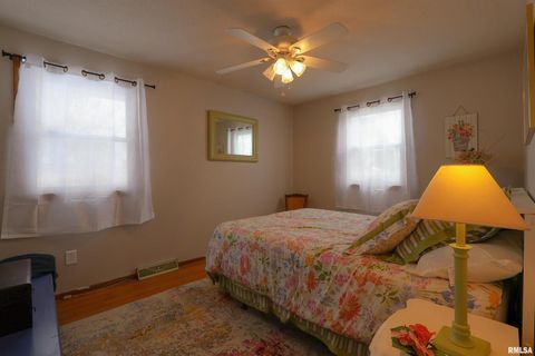 Tiny photo for 1603 Gary Grove Grv, Quincy, IL 62305 (MLS # QC4269966)