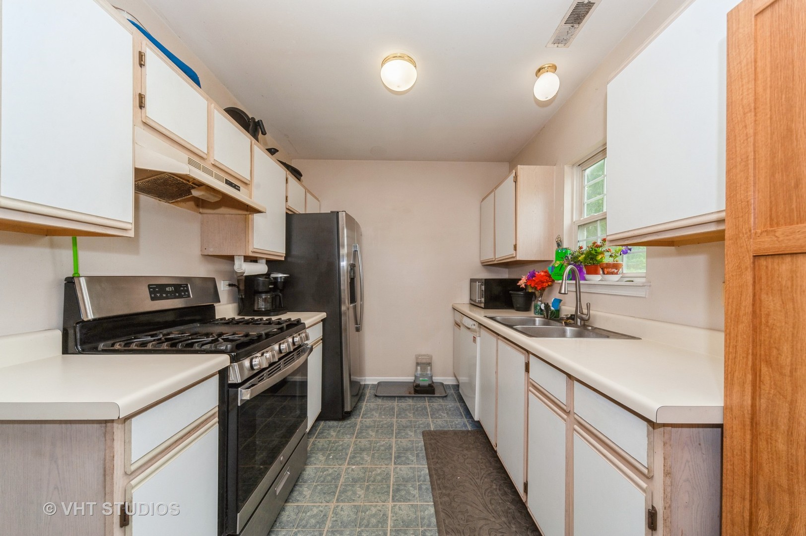 1226 N Village Drive