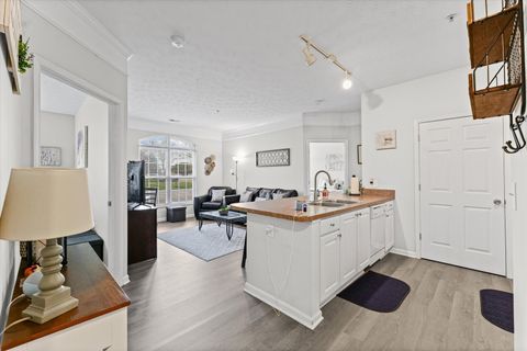 Tiny photo for 1901 N Lincoln Avenue #105, Urbana, IL 61801 (MLS # 12607124)