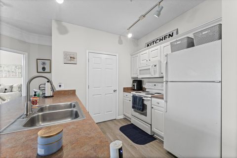 Tiny photo for 1901 N Lincoln Avenue #105, Urbana, IL 61801 (MLS # 12607124)