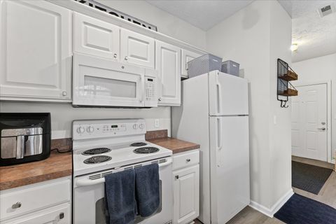 Tiny photo for 1901 N Lincoln Avenue #105, Urbana, IL 61801 (MLS # 12607124)