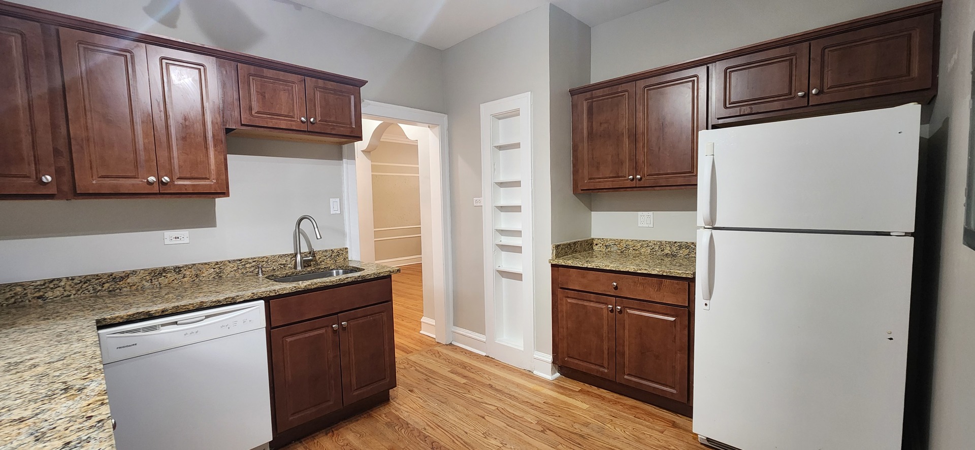 1925 W Belle Plaine Avenue F