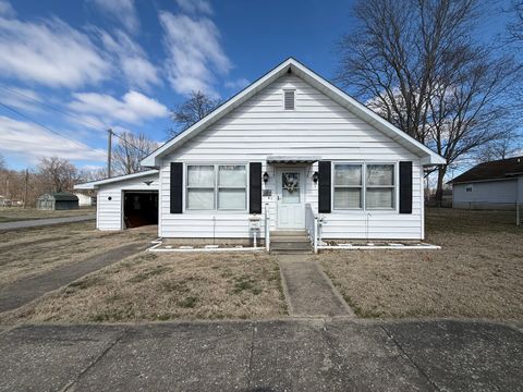 Photo of 1421 W Maple Street, Herrin, IL 62948 (MLS # 12575567)