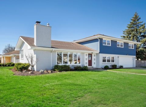 Photo of 452 E Adams Street, Elmhurst, IL 60126 (MLS # 12611987)