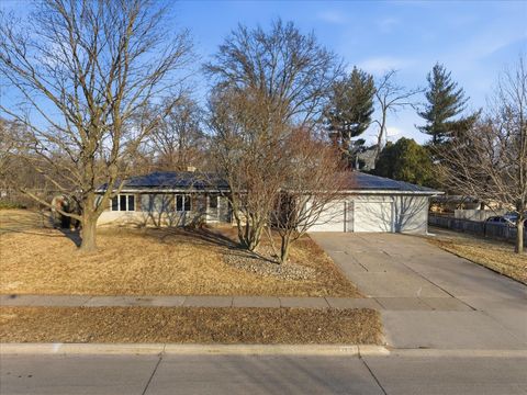 Tiny photo for 2610 31ST Street, Moline, IL 61265 (MLS # 12570239)
