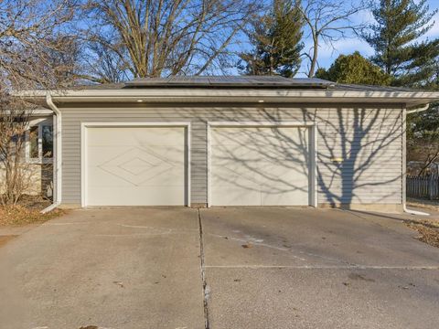 Tiny photo for 2610 31ST Street, Moline, IL 61265 (MLS # 12570239)