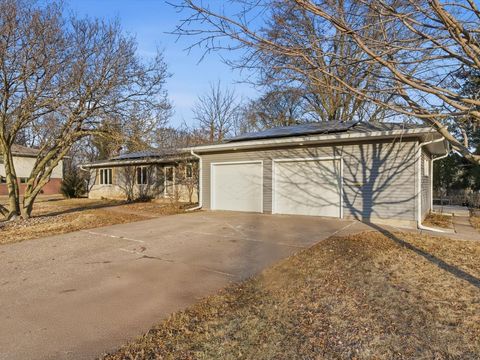 Tiny photo for 2610 31ST Street, Moline, IL 61265 (MLS # 12570239)