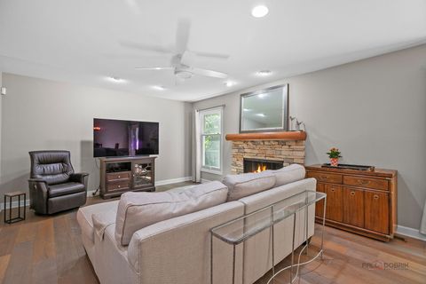 Tiny photo for 11 Warwick Lane, Lincolnshire, IL 60069 (MLS # 12456484)