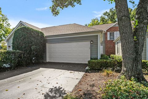 Tiny photo for 11 Warwick Lane, Lincolnshire, IL 60069 (MLS # 12456484)