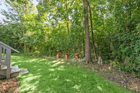 Tiny photo for 11 Warwick Lane, Lincolnshire, IL 60069 (MLS # 12456484)