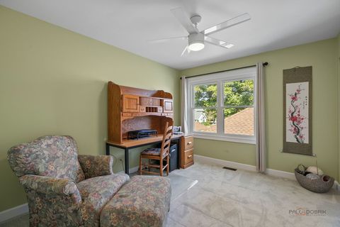 Tiny photo for 11 Warwick Lane, Lincolnshire, IL 60069 (MLS # 12456484)