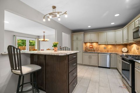 Tiny photo for 11 Warwick Lane, Lincolnshire, IL 60069 (MLS # 12456484)