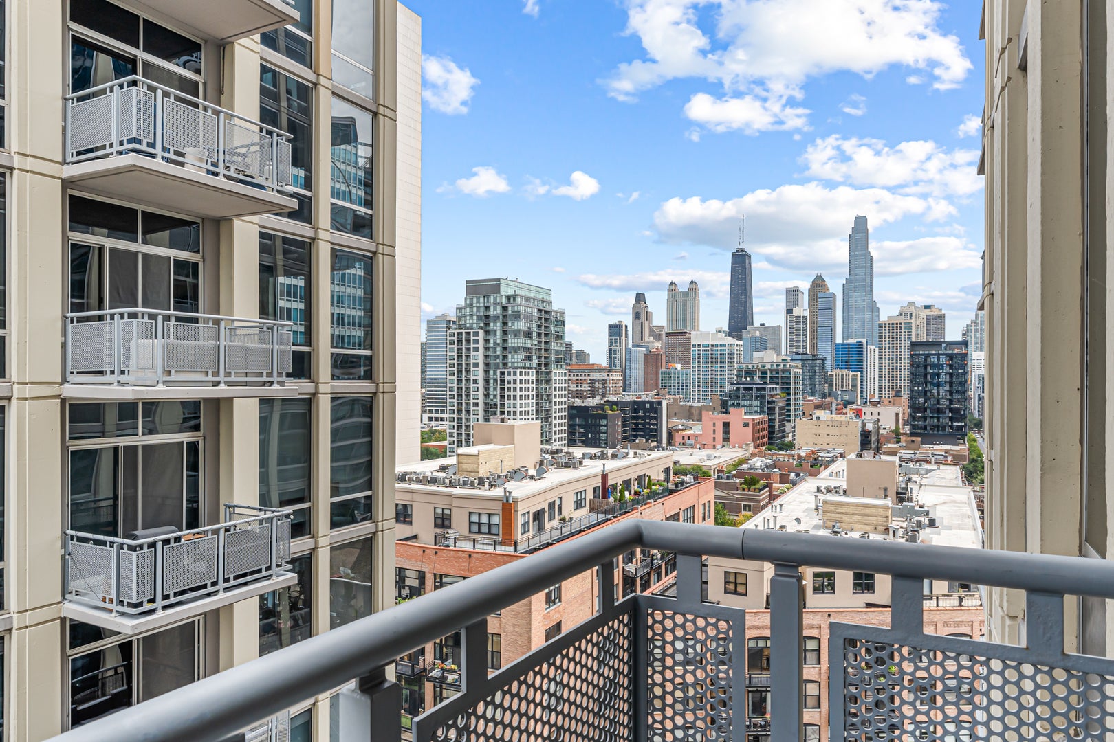 700 N Larrabee Street 1105