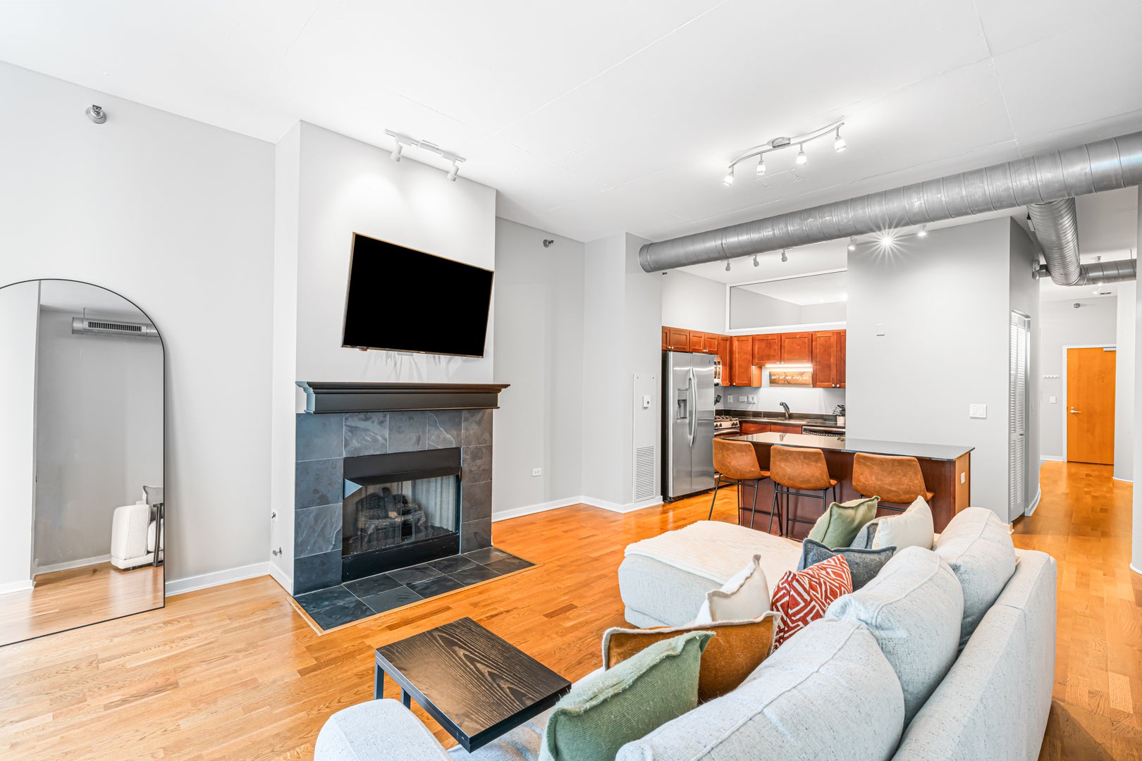 700 N Larrabee Street 1105
