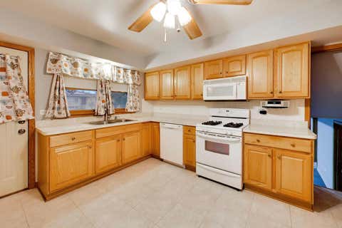 Tiny photo for 6101 W 80th Place, Burbank, IL 60459 (MLS # 12728681)