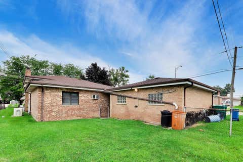 Tiny photo for 6101 W 80th Place, Burbank, IL 60459 (MLS # 12728681)