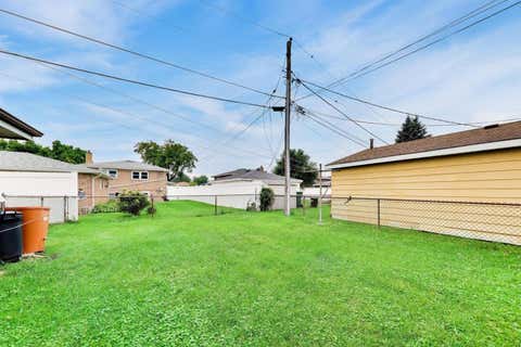 Tiny photo for 6101 W 80th Place, Burbank, IL 60459 (MLS # 12728681)