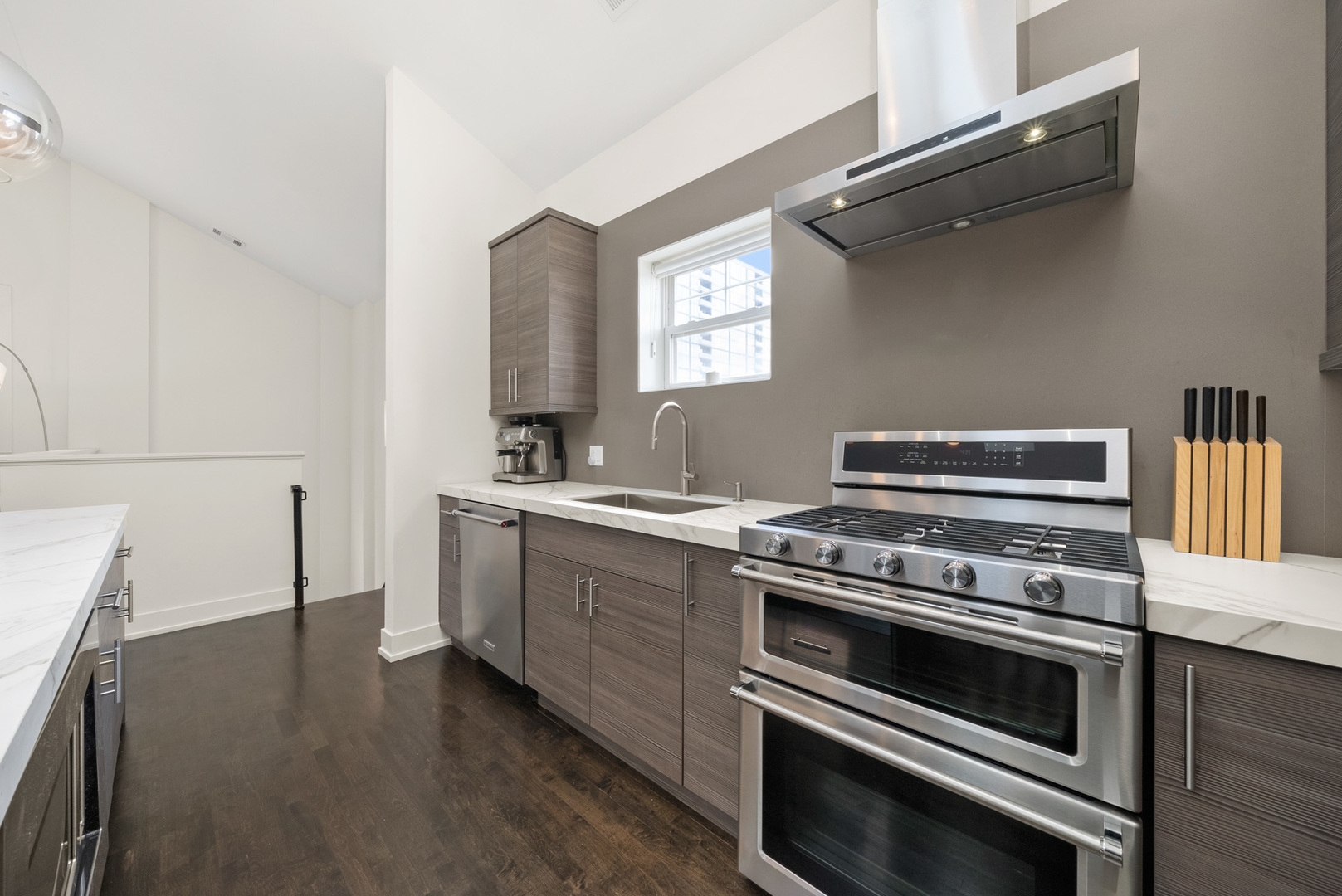 1048 W Fulton Street 4