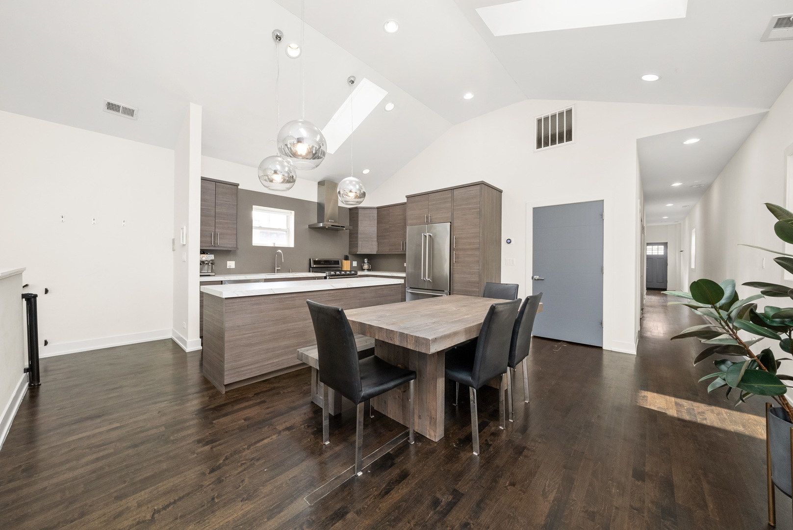 1048 W Fulton Street 4