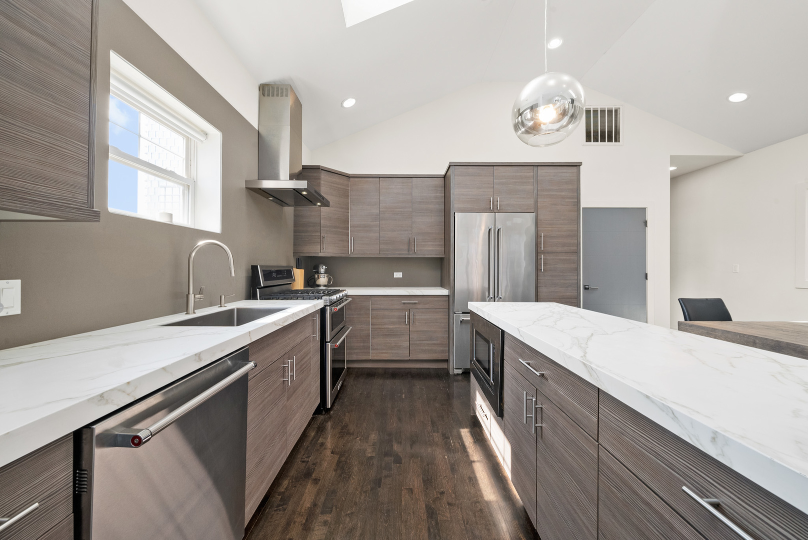 1048 W Fulton Street 4