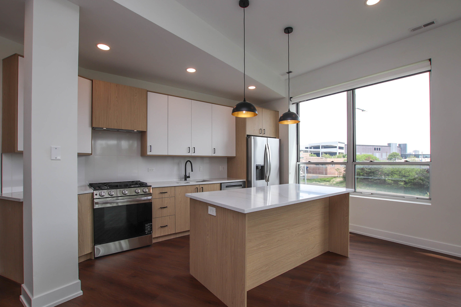 1001 N Milwaukee Avenue 201