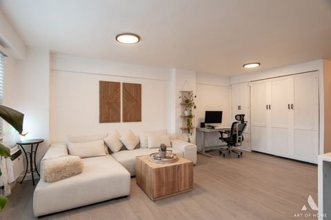 Tiny photo for 2909 N Sheridan Road #407, Chicago, IL 60657 (MLS # 12605775)