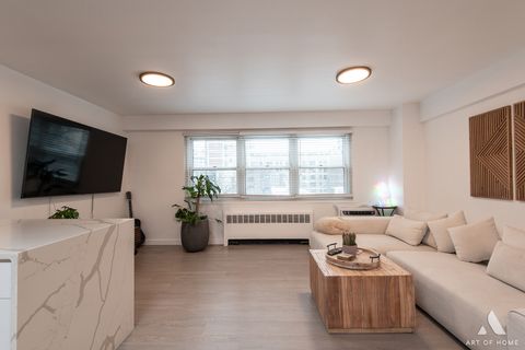 Tiny photo for 2909 N Sheridan Road #407, Chicago, IL 60657 (MLS # 12605775)