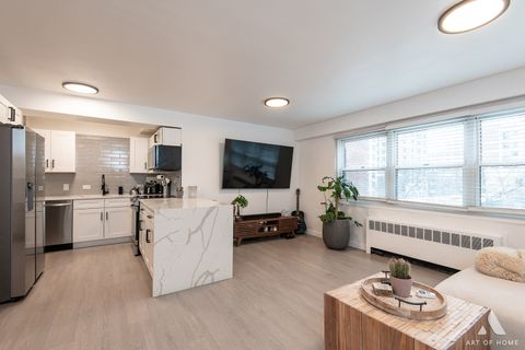 Tiny photo for 2909 N Sheridan Road #407, Chicago, IL 60657 (MLS # 12605775)