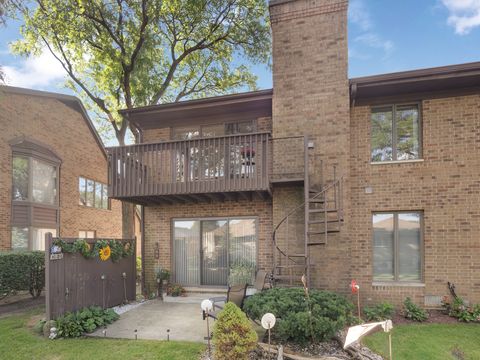 Tiny photo for 16 Princess Court #16, Westchester, IL 60154 (MLS # 12465182)