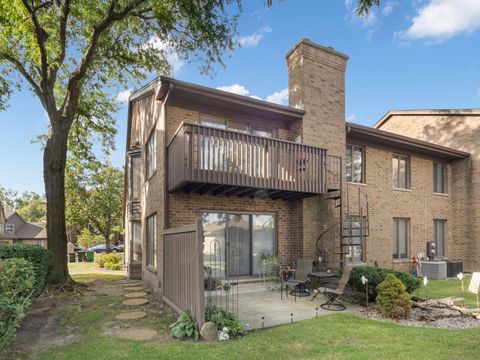 Tiny photo for 16 Princess Court #16, Westchester, IL 60154 (MLS # 12465182)
