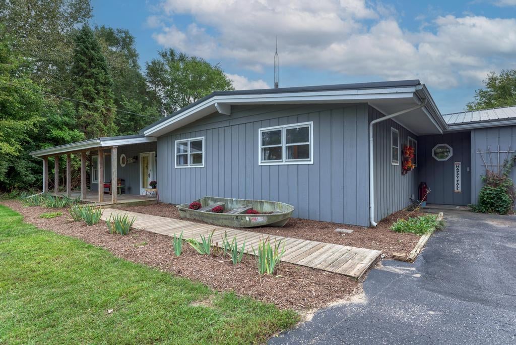3245 N Lakeside Drive
