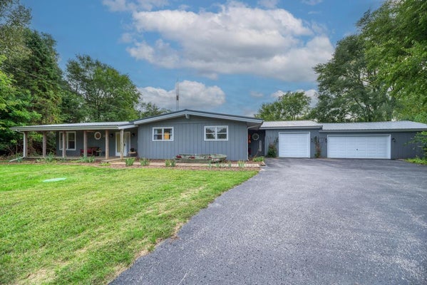 3245 N LAKESIDE DR, COAL CITY, IL 60416 - Image 6726c8db1d9d5aaeefc32aff1282aa2d/310032585