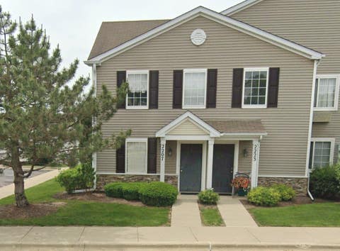 Photo of 2207 Silverstone Drive #2207, Carpentersville, IL 60110 (MLS # 12725700)