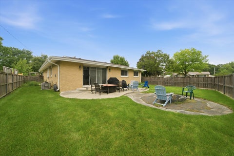 Tiny photo for 601 E Dogwood Lane, Mount Prospect, IL 60056 (MLS # 12739921)