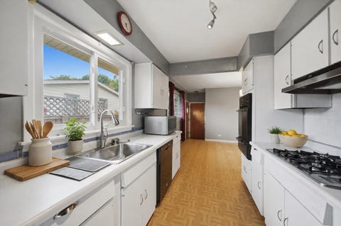 Tiny photo for 601 E Dogwood Lane, Mount Prospect, IL 60056 (MLS # 12739921)