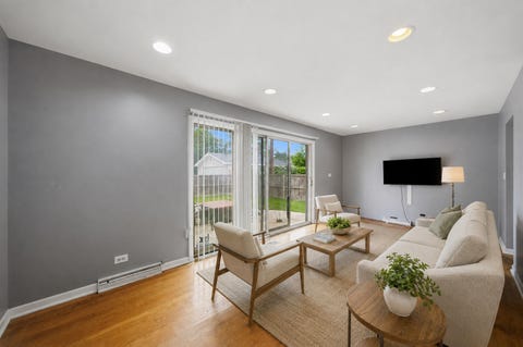 Tiny photo for 601 E Dogwood Lane, Mount Prospect, IL 60056 (MLS # 12739921)