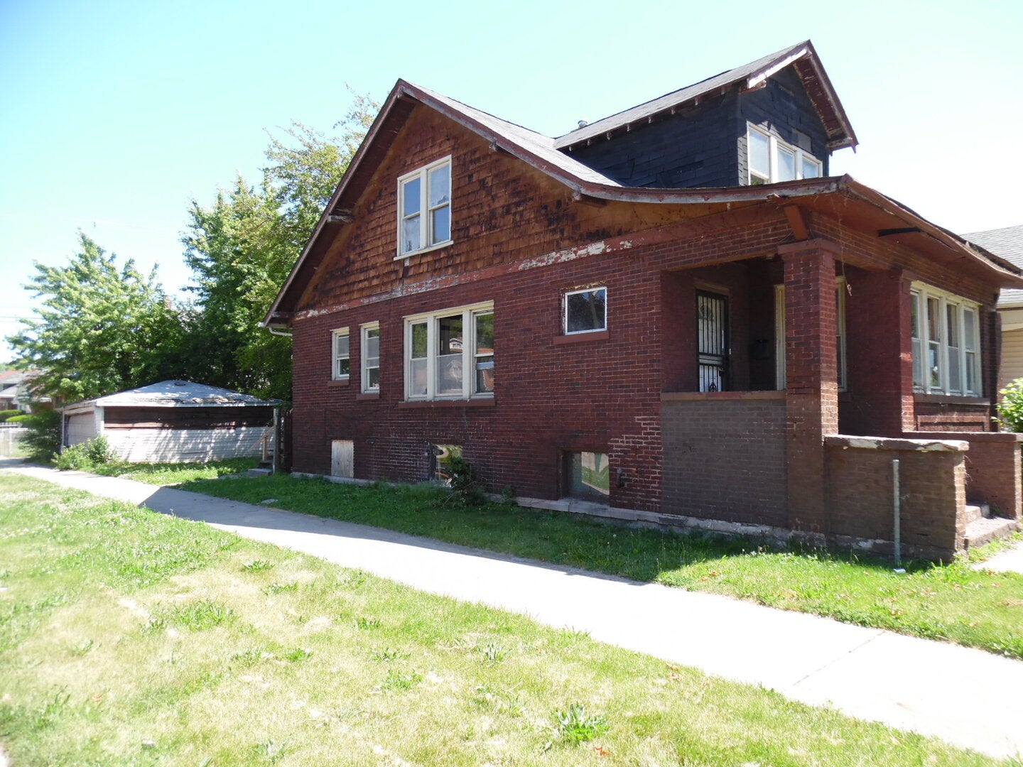 556 W 111th Street
