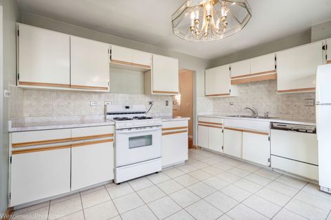 Tiny photo for 1822 W Catalpa Lane, Mount Prospect, IL 60056 (MLS # 12504045)