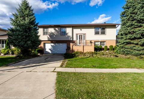 Tiny photo for 1822 W Catalpa Lane, Mount Prospect, IL 60056 (MLS # 12504045)
