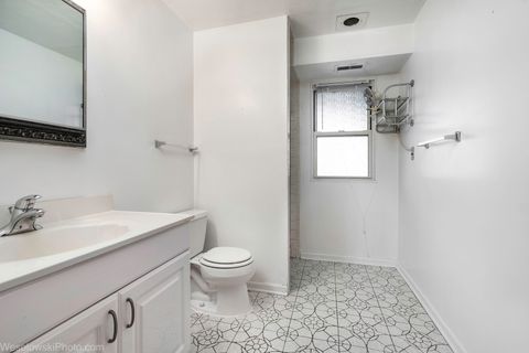 Tiny photo for 1822 W Catalpa Lane, Mount Prospect, IL 60056 (MLS # 12504045)