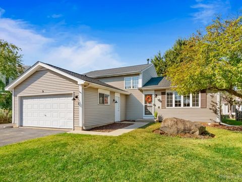Photo of 9 Danbury Court, Lake In The Hills, IL 60156 (MLS # 12481335) Photo of 9 Danbury Court, Lake In The Hills, IL 60156 (MLS # 12481335)