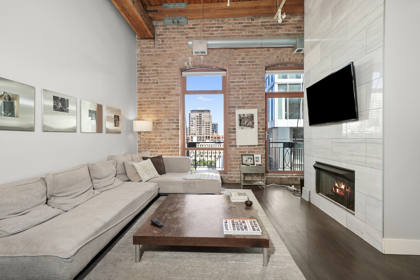 360 W Illinois Street 614