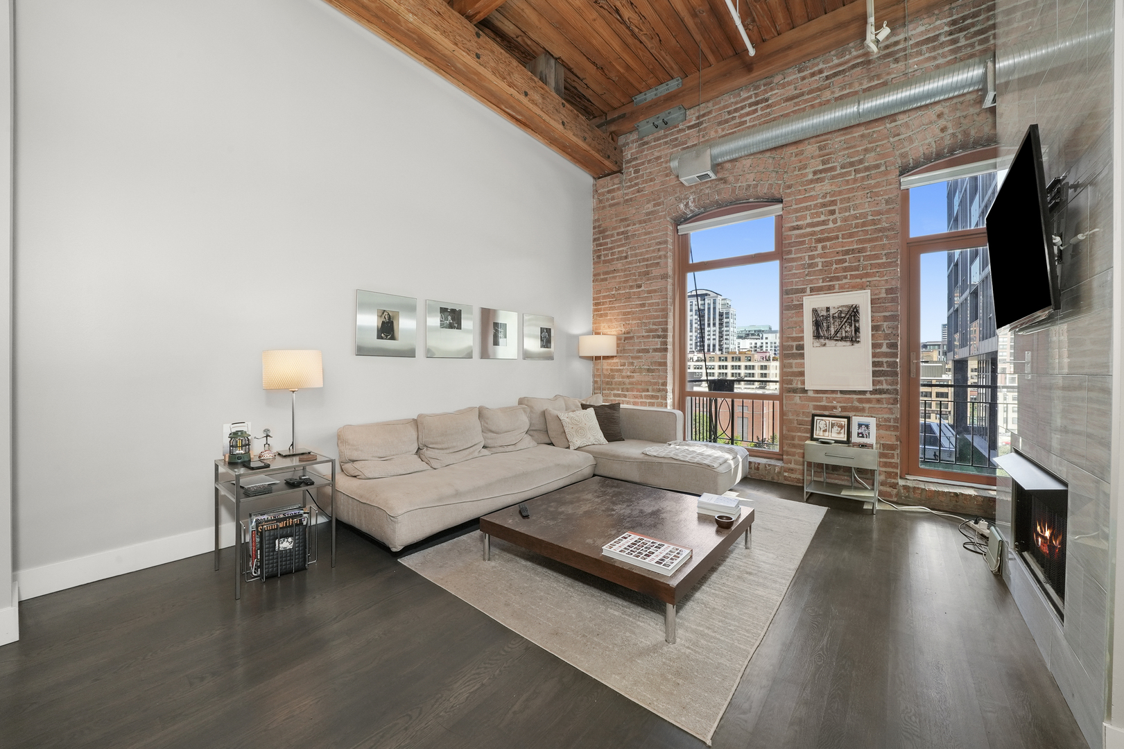 360 W Illinois Street 614