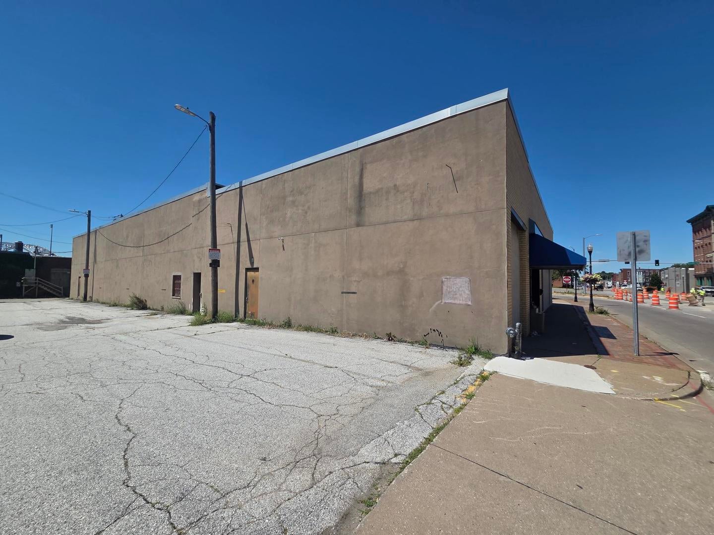 627 W 2nd Street