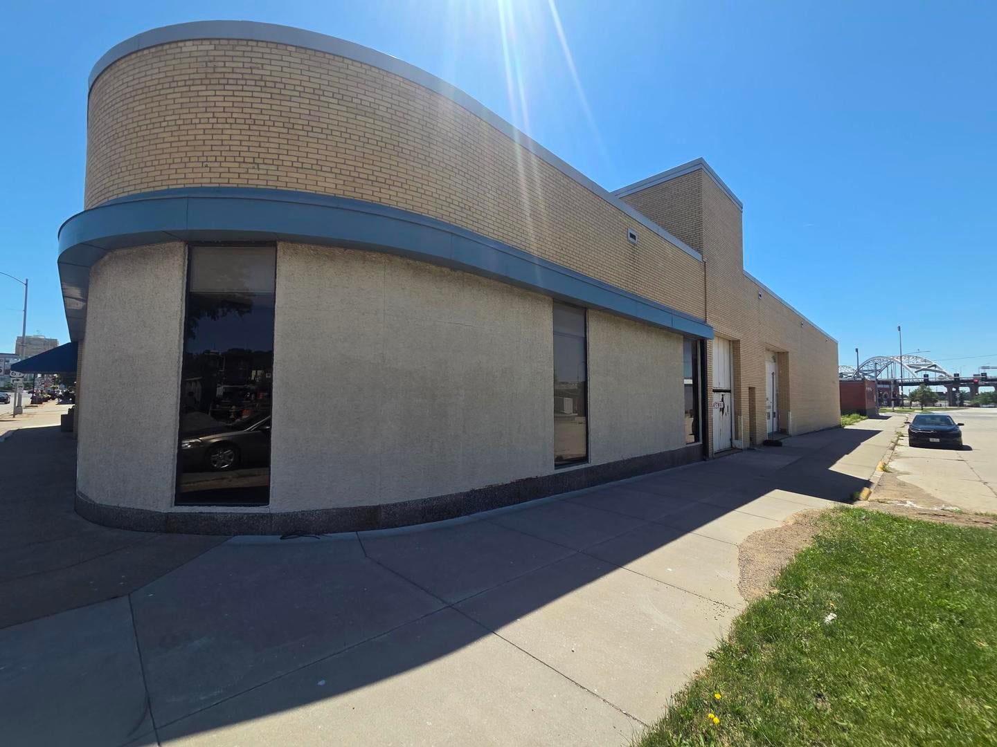 627 W 2nd Street