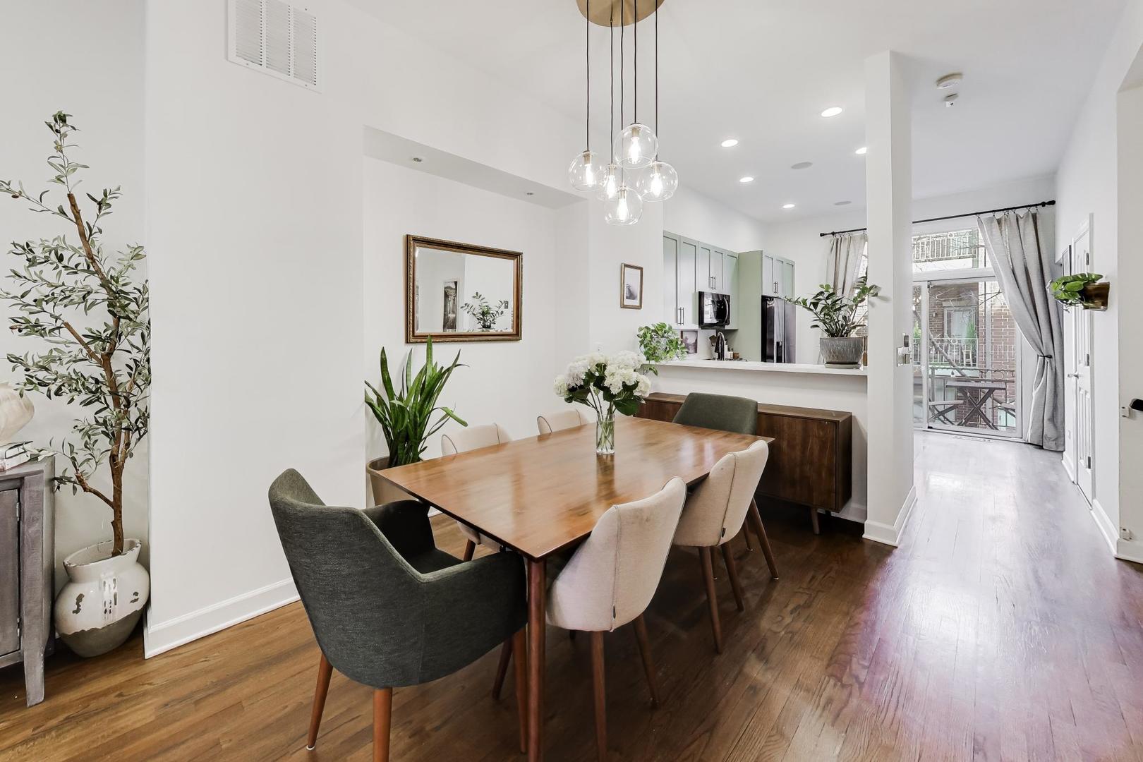 222 E CULLERTON Street