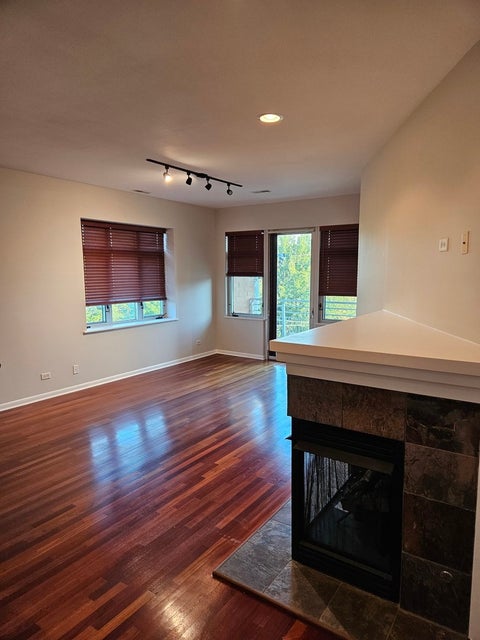 Tiny photo for 4770 N Manor Avenue #304, Chicago, IL 60625 (MLS # 12722019)