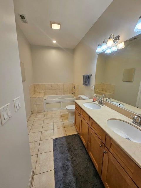 Tiny photo for 4770 N Manor Avenue #304, Chicago, IL 60625 (MLS # 12722019)